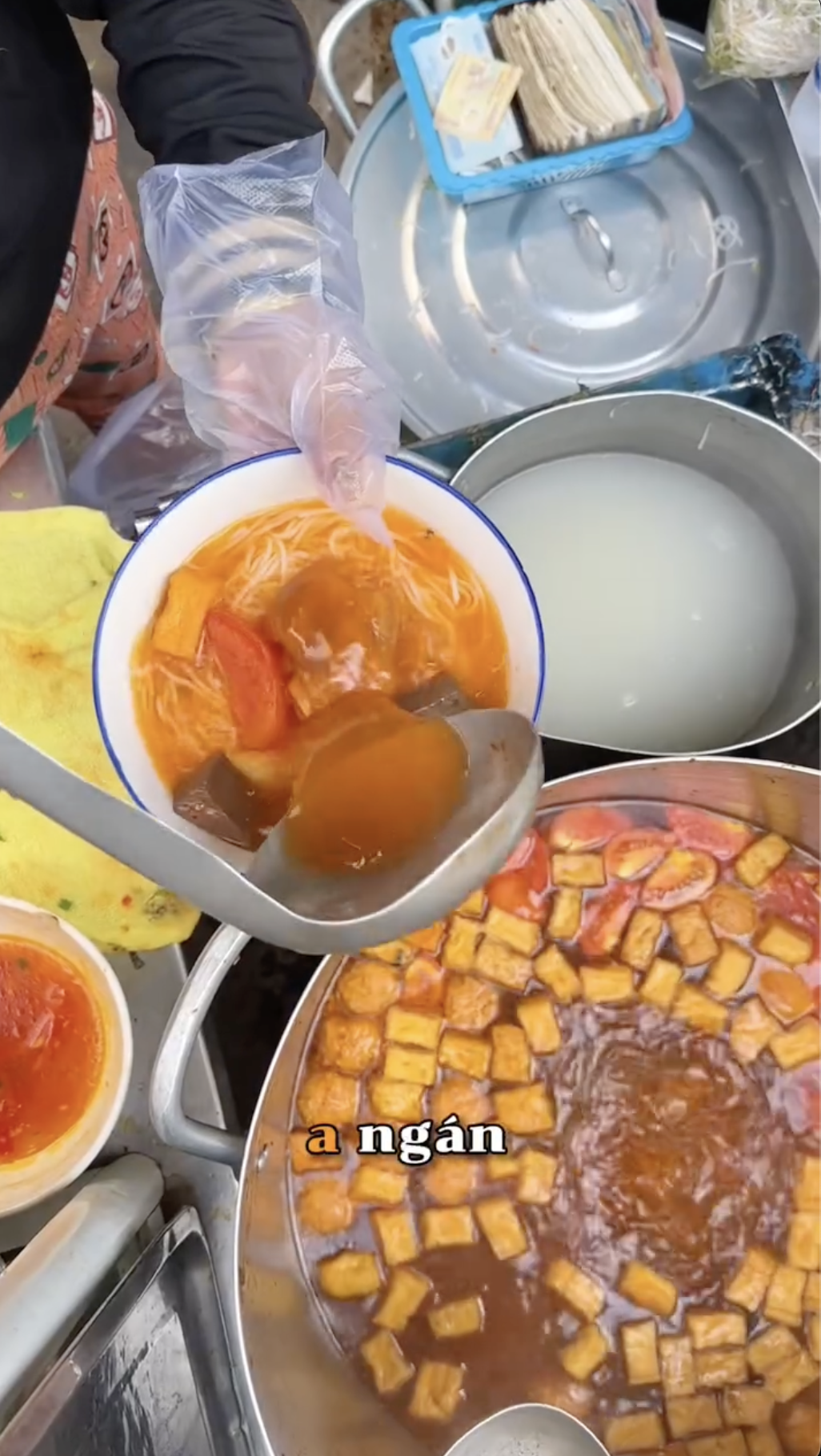 Những qu&aacute;n n&uacute;p hẻm &ldquo;gia trưởng&rdquo; nhất TPHCM, đi sai ng&agrave;y th&igrave; c&oacute; tiền cũng kh&ocirc;ng b&aacute;n- Ảnh 7.