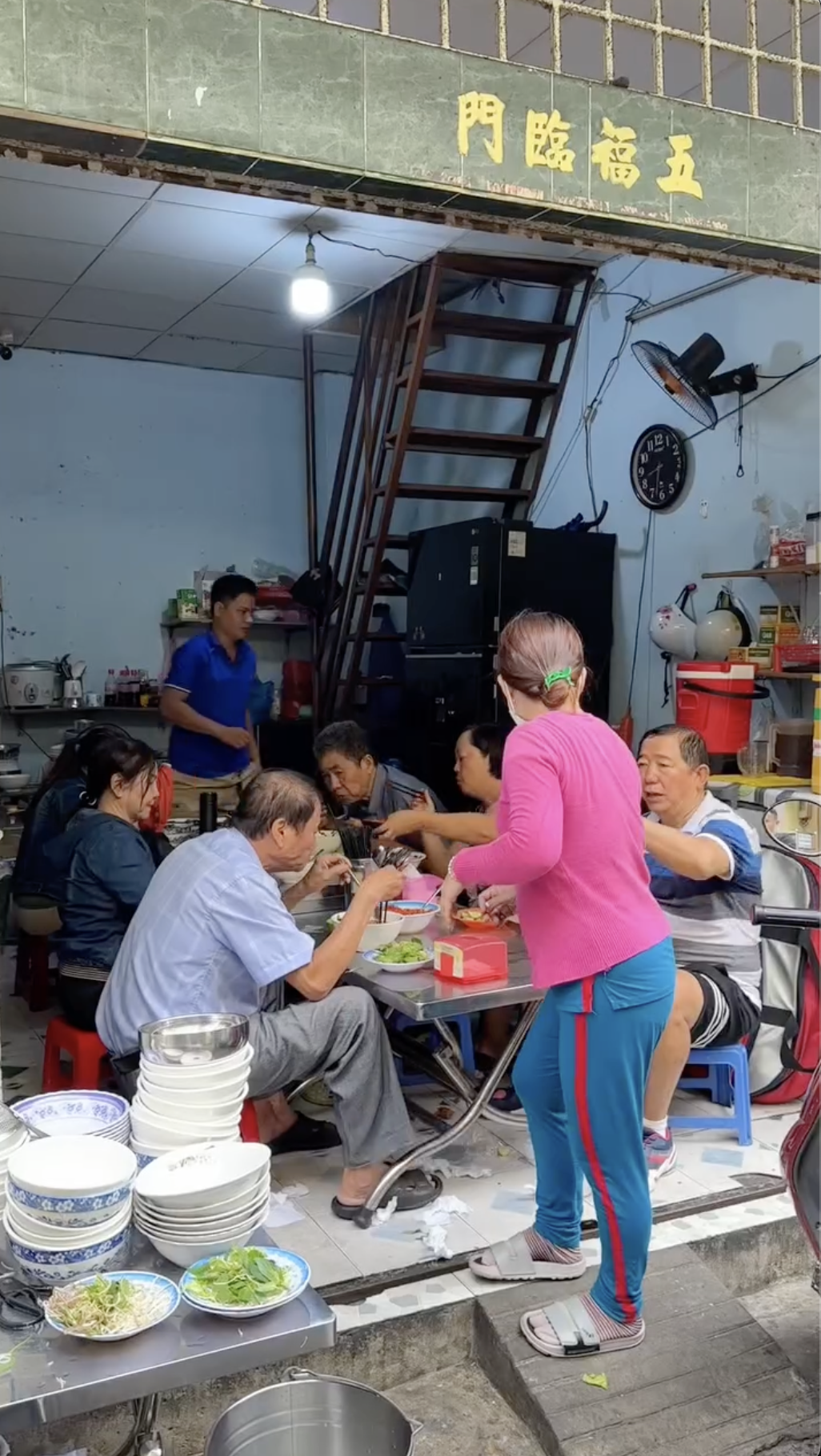 Những qu&aacute;n n&uacute;p hẻm &ldquo;gia trưởng&rdquo; nhất TPHCM, đi sai ng&agrave;y th&igrave; c&oacute; tiền cũng kh&ocirc;ng b&aacute;n- Ảnh 5.