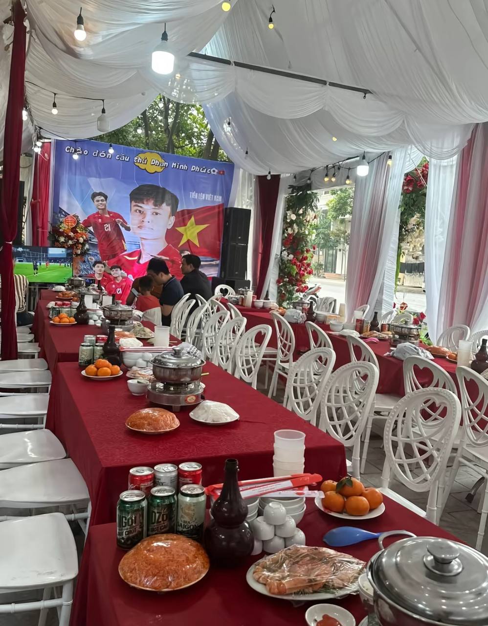 Cứ U23 Việt Nam đ&aacute; b&oacute;ng l&agrave; cả l&agrave;ng c&oacute; cỗ x&ocirc;i g&agrave; để ăn, mẹ Xu&acirc;n Bắc tuy&ecirc;n bố: HCV th&igrave; đ&atilde;i 80 m&acirc;m!- Ảnh 4.