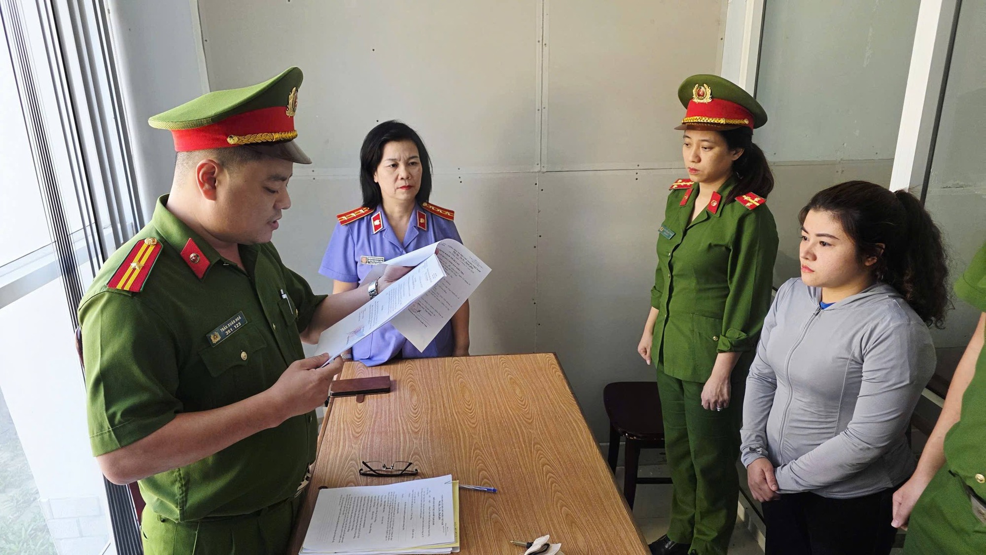 Bắt quản l&yacute; cửa h&agrave;ng thời trang Th&aacute;i Thị Thu H&agrave;- Ảnh 1.