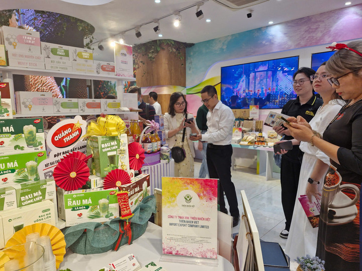 Người d&ugrave;ng đổi hướng mua sắm online, c&aacute;c nh&agrave; b&aacute;n lẻ vẫn đua nhau mở si&ecirc;u thị- Ảnh 3.