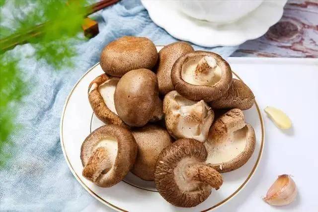 Ai cũng sợ ung thư, nhưng tế b&agrave;o ung thư lại "ng&aacute;n" 4 m&oacute;n quen thuộc n&agrave;y: Giữa m&ugrave;a đ&ocirc;ng, ăn đều mỗi ng&agrave;y, cơ thể tự dựng h&agrave;ng r&agrave;o bảo vệ- Ảnh 4.