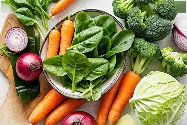 Ai cũng sợ ung thư, nhưng tế b&agrave;o ung thư lại "ng&aacute;n" 4 m&oacute;n quen thuộc n&agrave;y: Giữa m&ugrave;a đ&ocirc;ng, ăn đều mỗi ng&agrave;y, cơ thể tự dựng h&agrave;ng r&agrave;o bảo vệ- Ảnh 3.