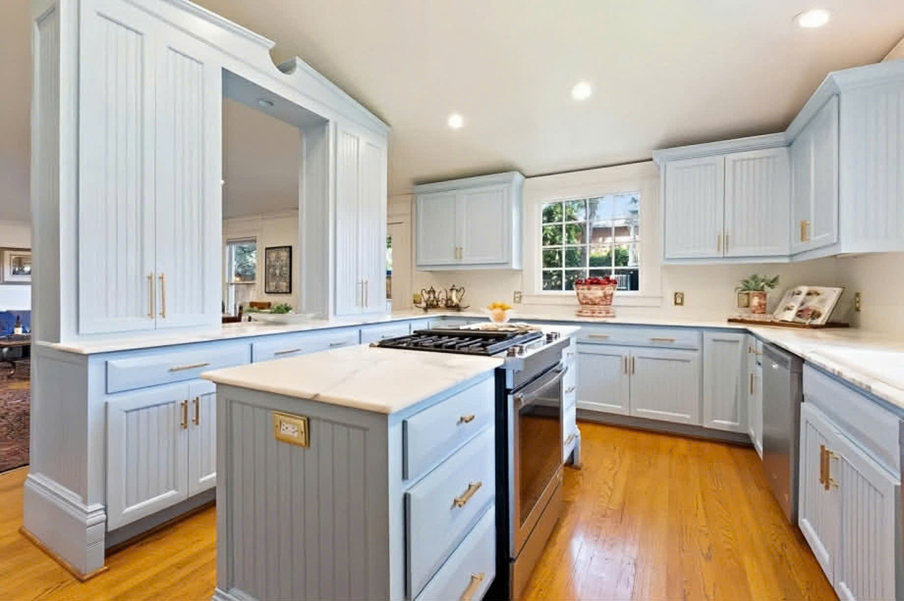 B&ecirc;n trong biệt thự rộng gần 8.000 m2 của hoa hậu gi&agrave;u nhất Việt Nam c&oacute; g&igrave;?- Ảnh 11.