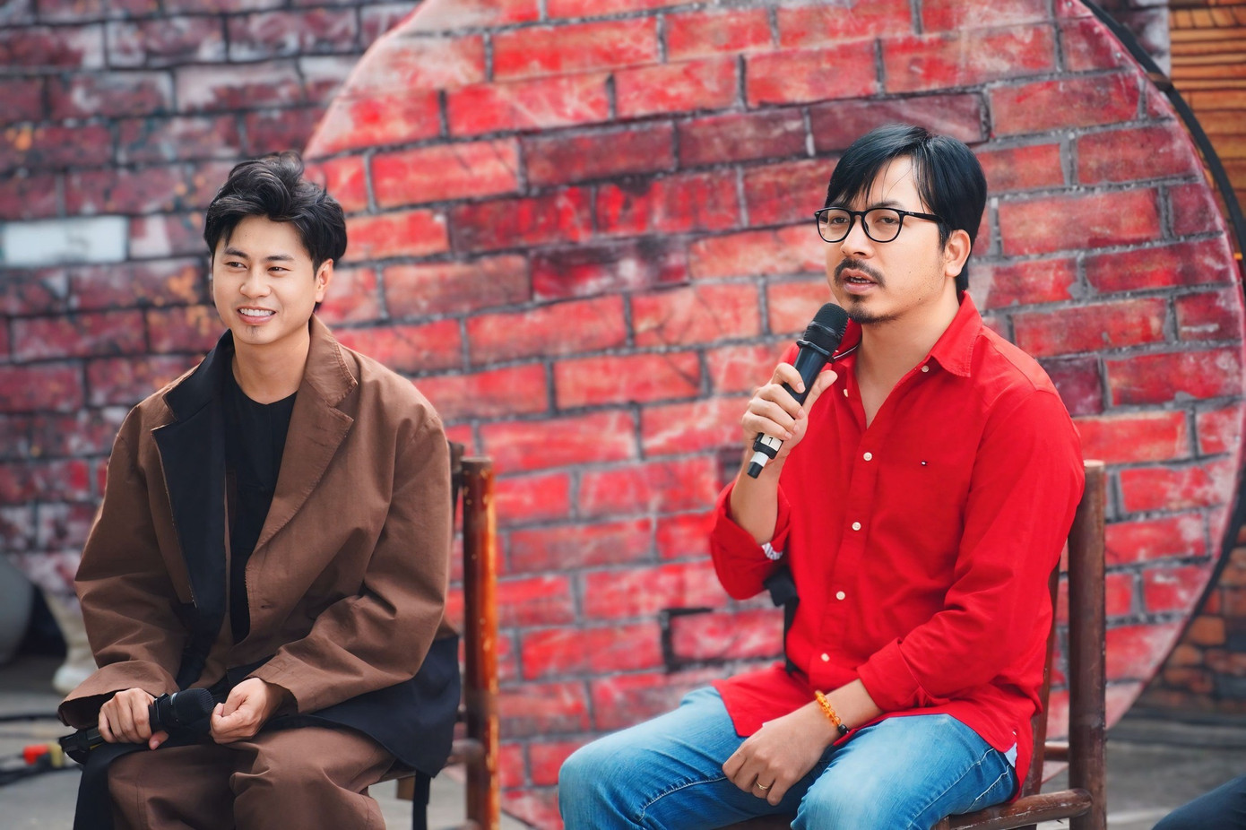 MC Đinh Tiến Dũng đ&iacute;nh ch&iacute;nh- Ảnh 2.