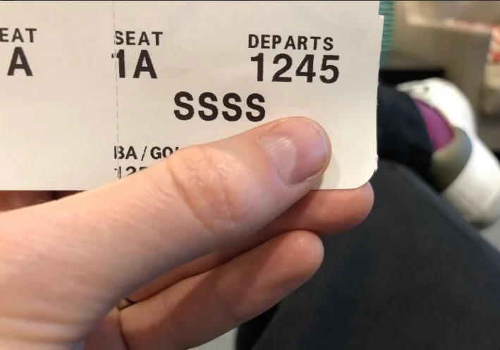 K&yacute; hiệu "SSSS" đ&aacute;ng sợ tr&ecirc;n thẻ l&ecirc;n m&aacute;y bay: V&igrave; sao kh&ocirc;ng ai mong muốn nh&igrave;n thấy d&ograve;ng chữ n&agrave;y?- Ảnh 3.