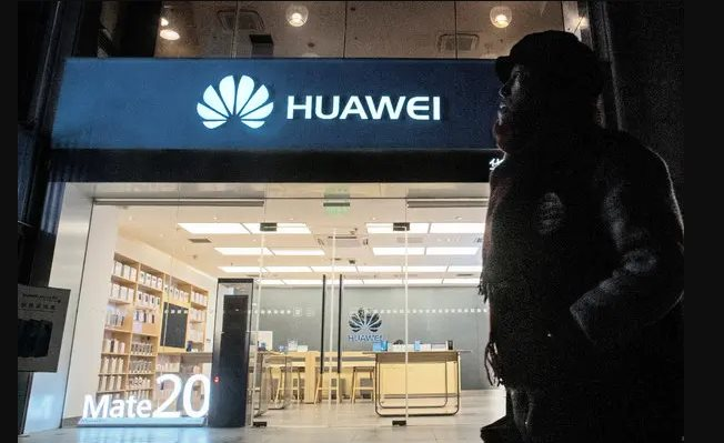 Dưới kh&ocirc;ng loạn, tr&ecirc;n kh&ocirc;ng an: Nh&acirc;n vi&ecirc;n được nh&agrave; s&aacute;ng lập Huawei khen hết lời nhưng lại bị sa thải, phải đi l&agrave;m dọn vệ sinh lương 9 triệu đồng/th&aacute;ng- Ảnh 2.