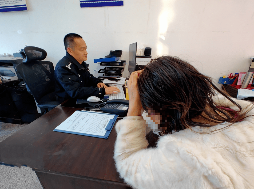 Điều tra d&ograve;ng tiền hơn 3,9 tỷ đồng li&ecirc;n quan đến 22 lần chuyển khoản mua h&agrave;ng online của một người phụ nữ- Ảnh 1.