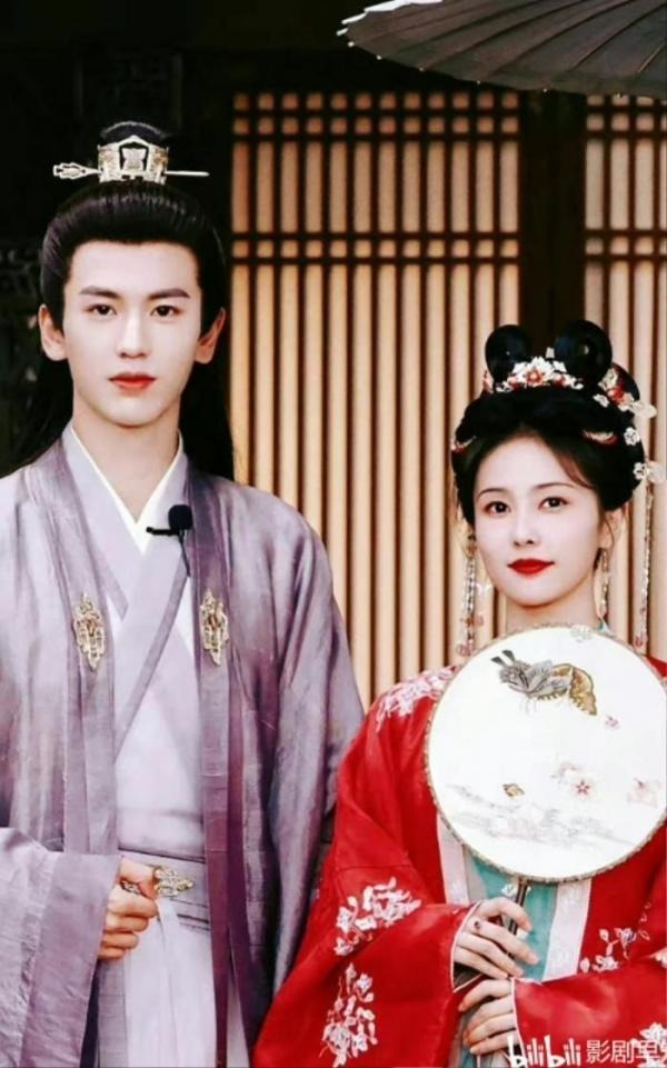 1 cặp trai xinh - g&aacute;i đẹp Cbiz uất nghẹn chia tay, nh&agrave; g&aacute;i được lệnh 