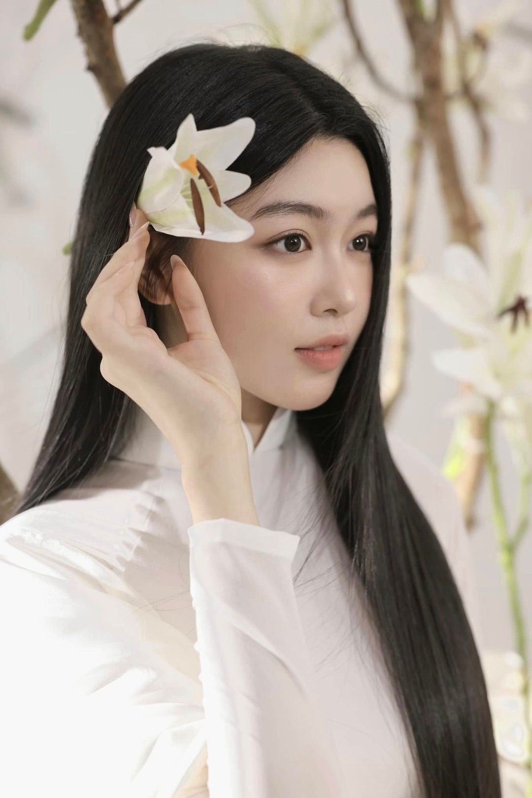 C&ocirc; g&aacute;i khiến kh&aacute;ch T&acirc;y dụi mắt nh&igrave;n 100 lần, tưởng ai h&oacute;a ra 