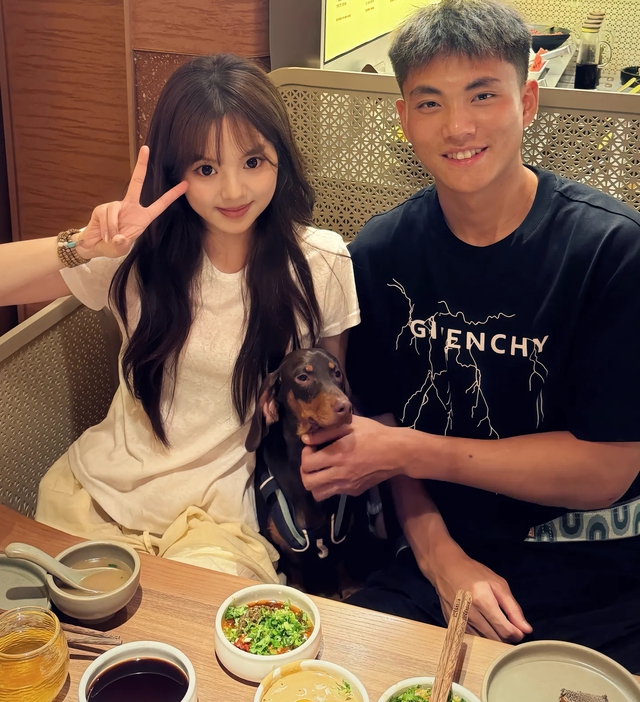 Cả Trung Quốc si m&ecirc; chuyện t&igrave;nh của thủ m&ocirc;n Li Hao v&agrave; bạn g&aacute;i "bạch nguyệt quang": 1000 điểm xứng lứa vừa đ&ocirc;i!- Ảnh 2.