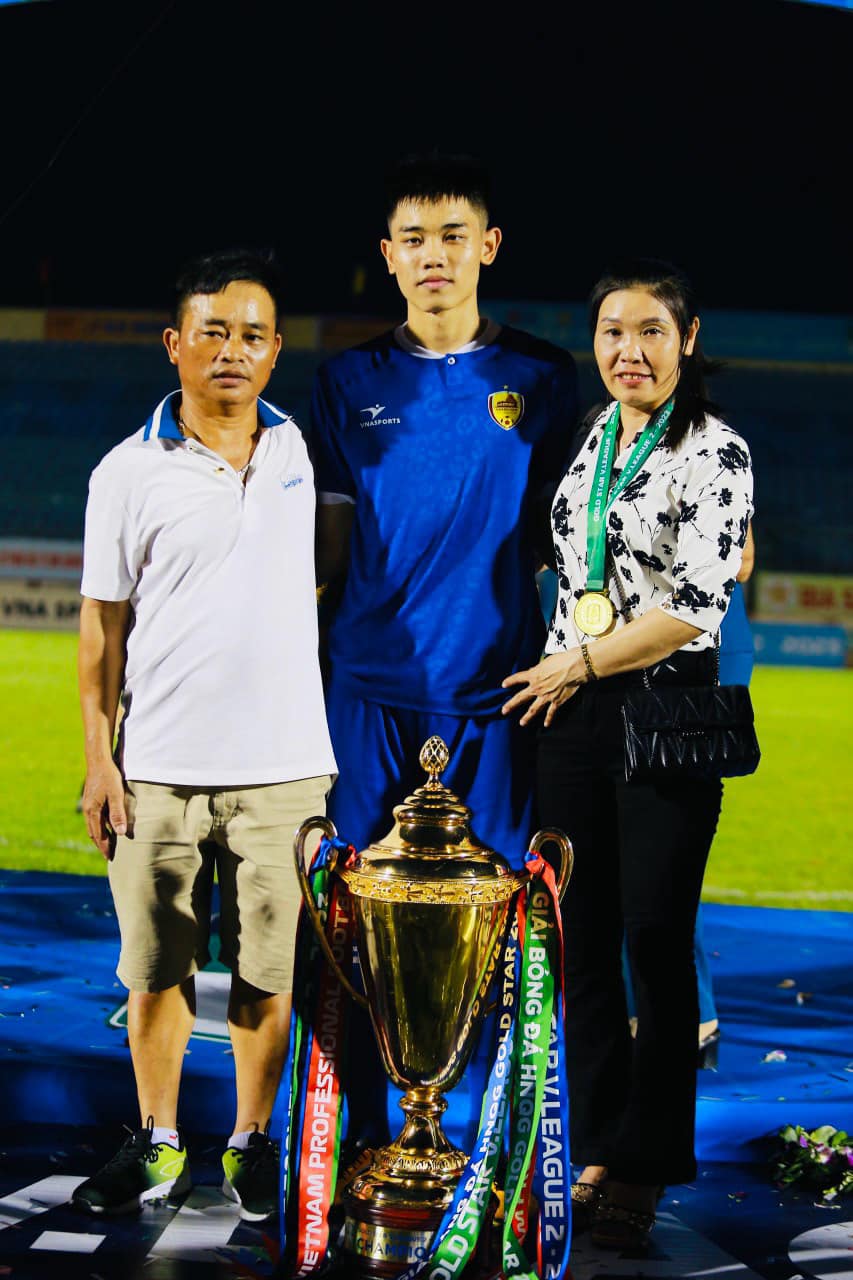 Gia cảnh của Đ&igrave;nh Bắc- Ảnh 4.