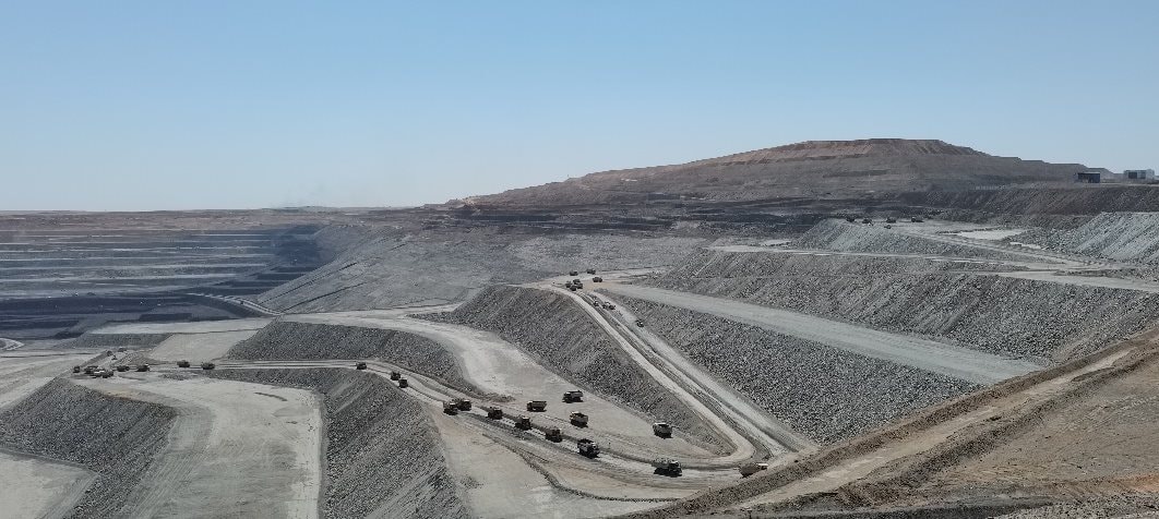 Ph&aacute;t hiện 147 xe tải Trung Quốc kh&ocirc;ng người l&aacute;i b&iacute; mật khai th&aacute;c kho b&aacute;u lộ thi&ecirc;n lớn c&oacute; diện t&iacute;ch 102,75 km2, được đầu tư hơn 712 tỷ đồng- Ảnh 2.