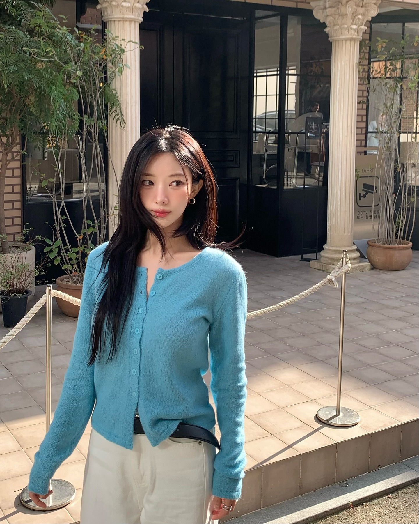 L&yacute; do phụ nữ ở mọi độ tuổi n&ecirc;n mặc đồ s&aacute;ng m&agrave;u thường xuy&ecirc;n hơn- Ảnh 7.