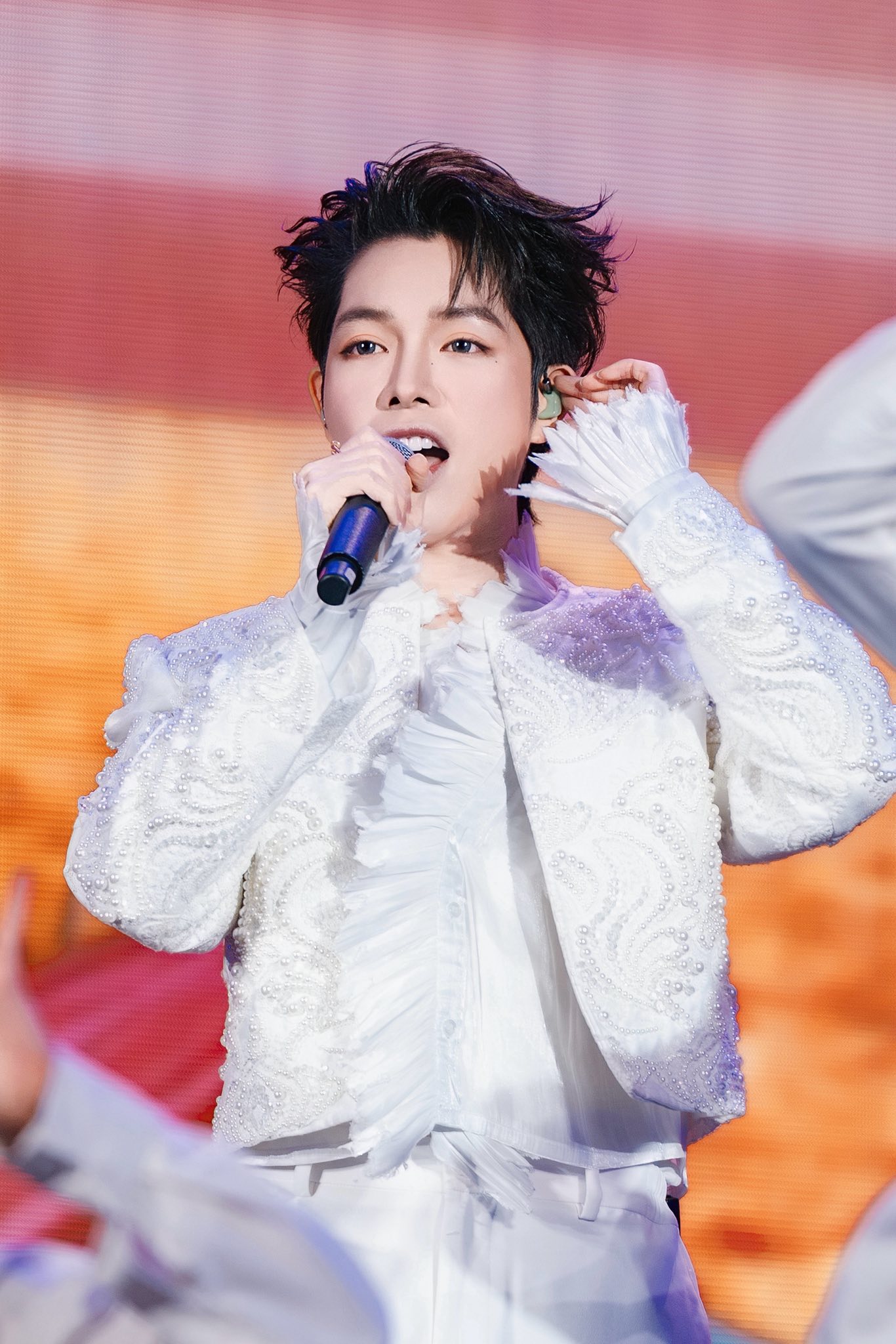 Nam ca sĩ Việt l&agrave; Qu&aacute;n qu&acirc;n quốc tế: Được Thủ tướng khen ngợi, li&ecirc;n tục tham dự sự kiện Ch&iacute;nh phủ- Ảnh 7.