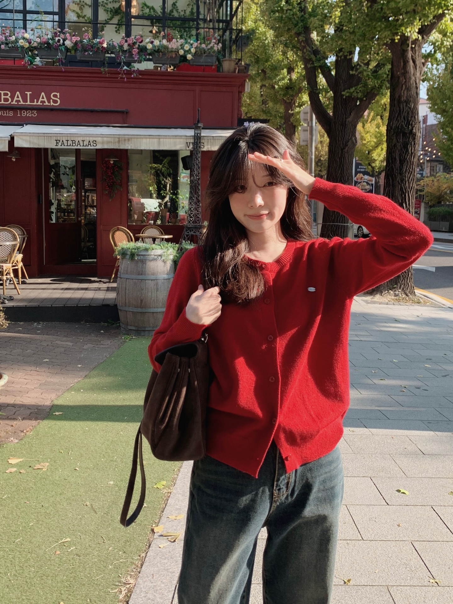 L&yacute; do phụ nữ ở mọi độ tuổi n&ecirc;n mặc đồ s&aacute;ng m&agrave;u thường xuy&ecirc;n hơn- Ảnh 10.