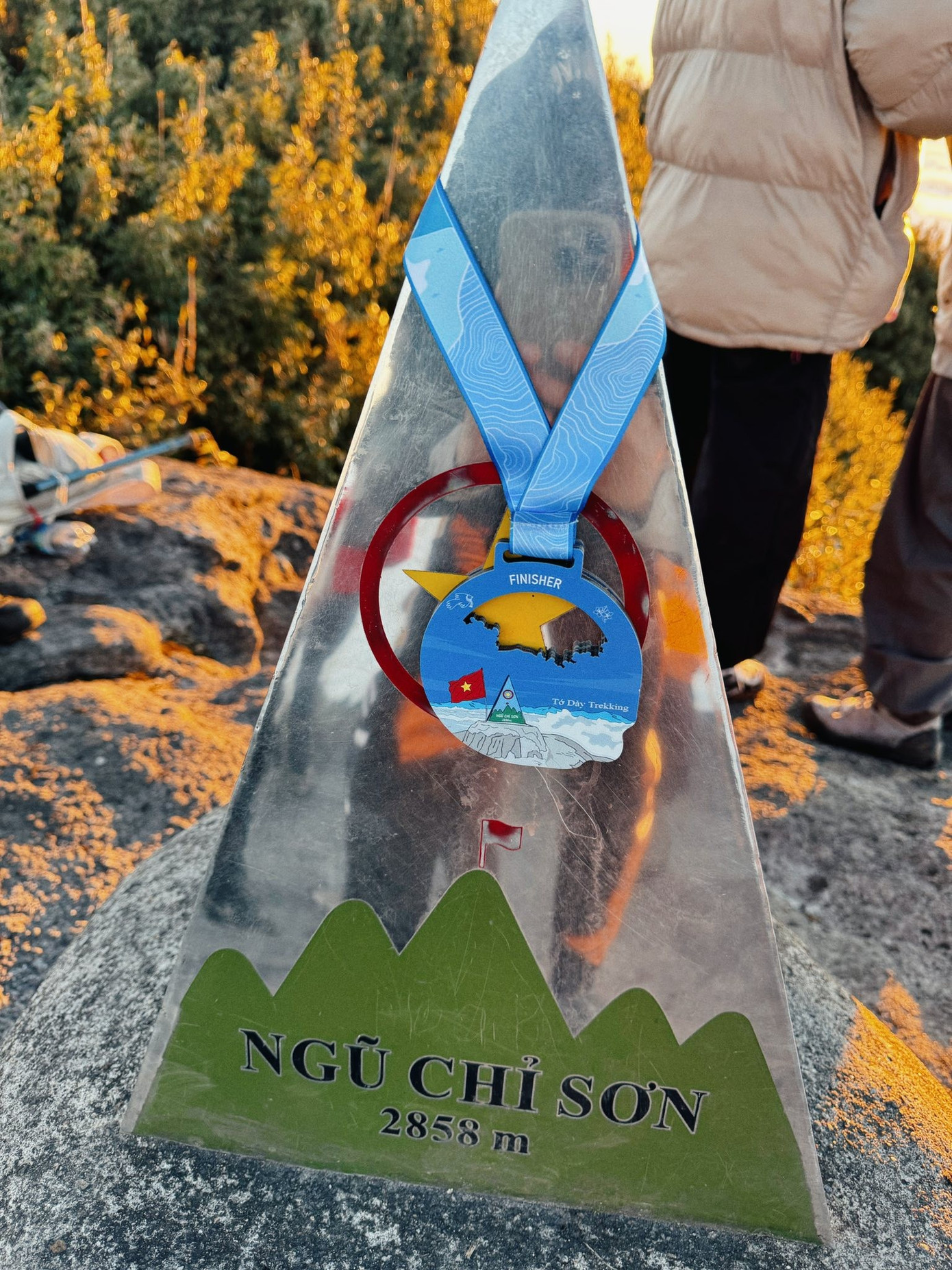 Săn m&acirc;y tr&ecirc;n đỉnh Ngũ Chỉ Sơn- Ảnh 10.