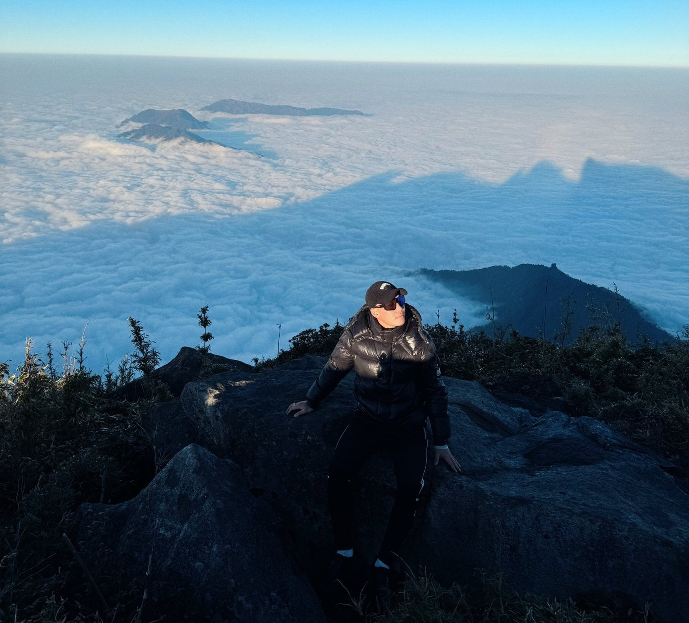 Săn m&acirc;y tr&ecirc;n đỉnh Ngũ Chỉ Sơn- Ảnh 6.