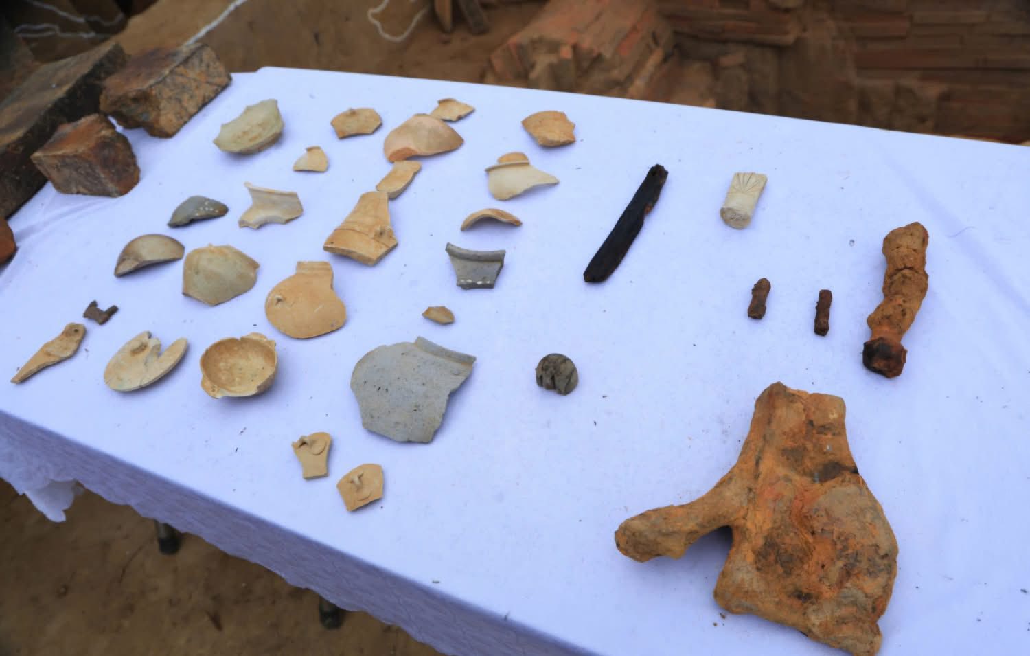 Một ph&aacute;t hiện dưới g&ograve; đất ở Quảng Ninh khiến giới khảo cổ phải khai quật khẩn cấp: Dấu t&iacute;ch gần 2.000 năm tuổi c&ugrave;ng loạt di vật bất ngờ- Ảnh 4.