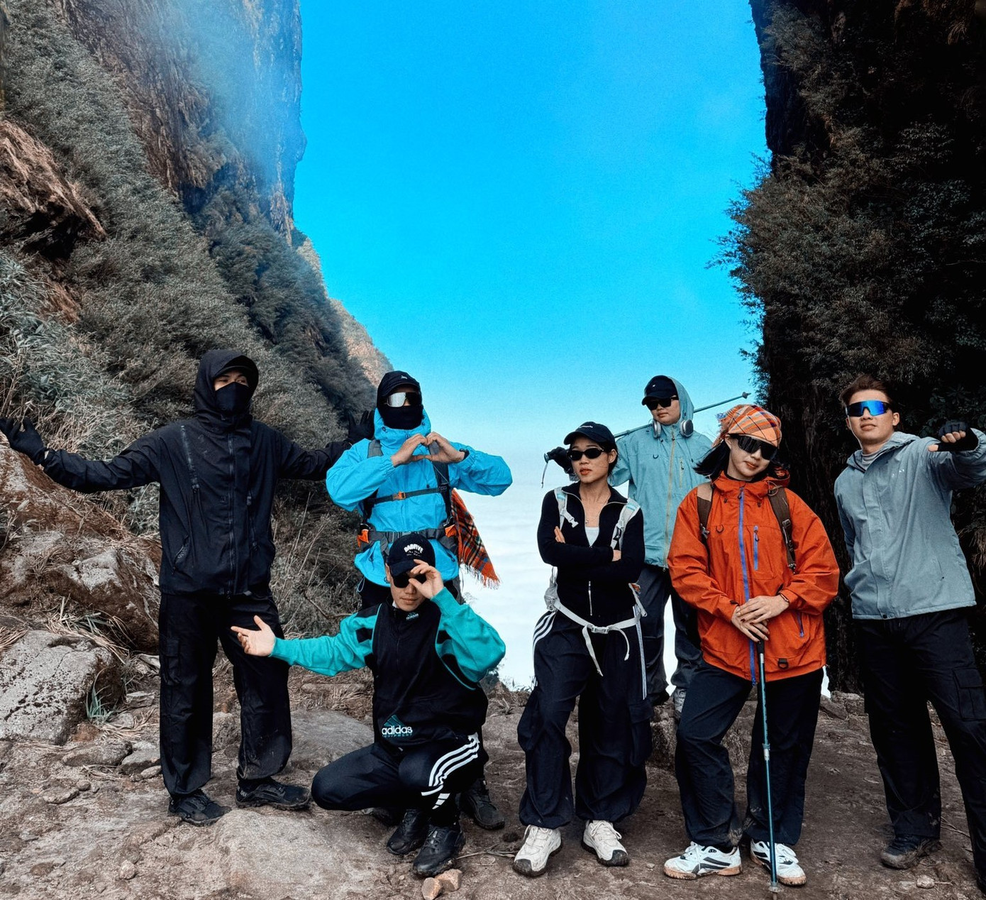 Săn m&acirc;y tr&ecirc;n đỉnh Ngũ Chỉ Sơn- Ảnh 5.