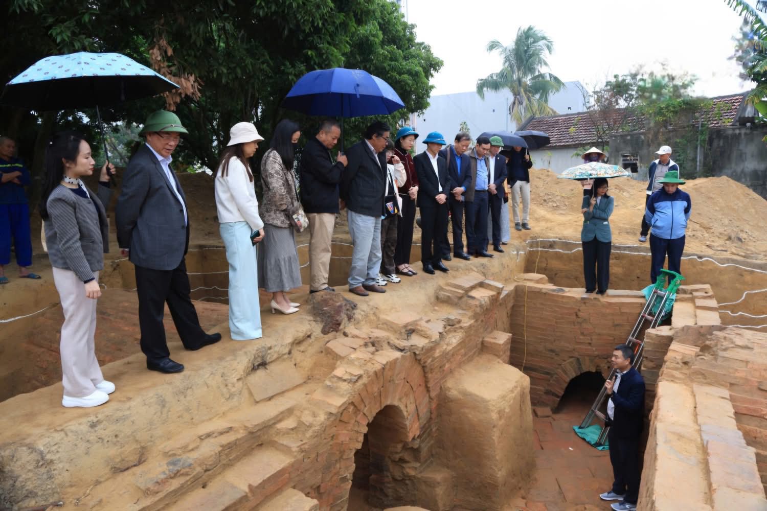 Một ph&aacute;t hiện dưới g&ograve; đất ở Quảng Ninh khiến giới khảo cổ phải khai quật khẩn cấp: Dấu t&iacute;ch gần 2.000 năm tuổi c&ugrave;ng loạt di vật bất ngờ- Ảnh 2.