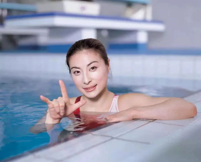 Sao nữ từng bị thầy b&oacute;i tuy&ecirc;n bố "kh&ocirc;ng d&aacute;m xem tướng mặt" quả thật vượt trội hơn người: Ngay cả c&aacute;ch dạy con cũng kh&aacute;c!- Ảnh 1.