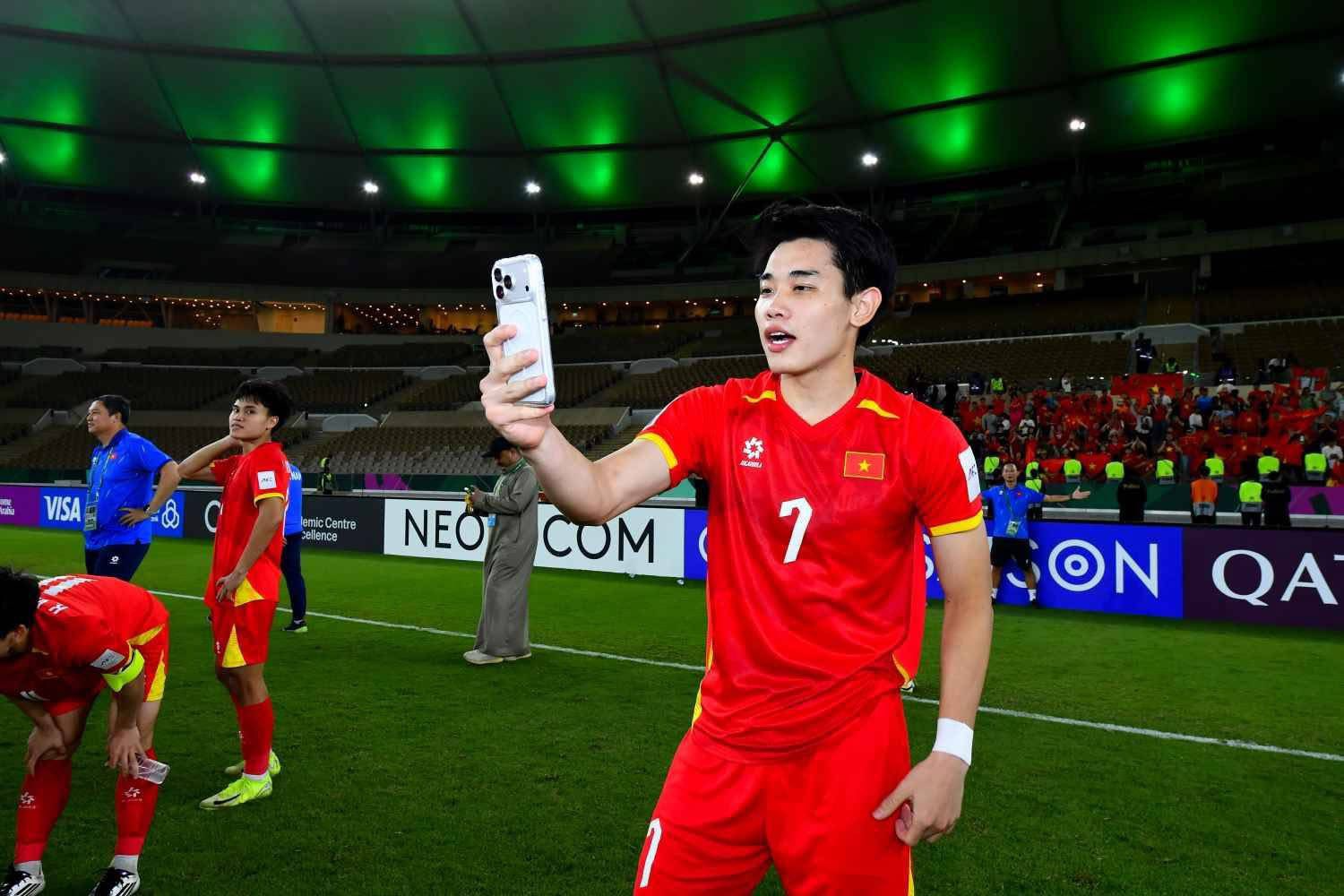 Á hậu Cẩm Ly phản ứng gì khi được gọi là 