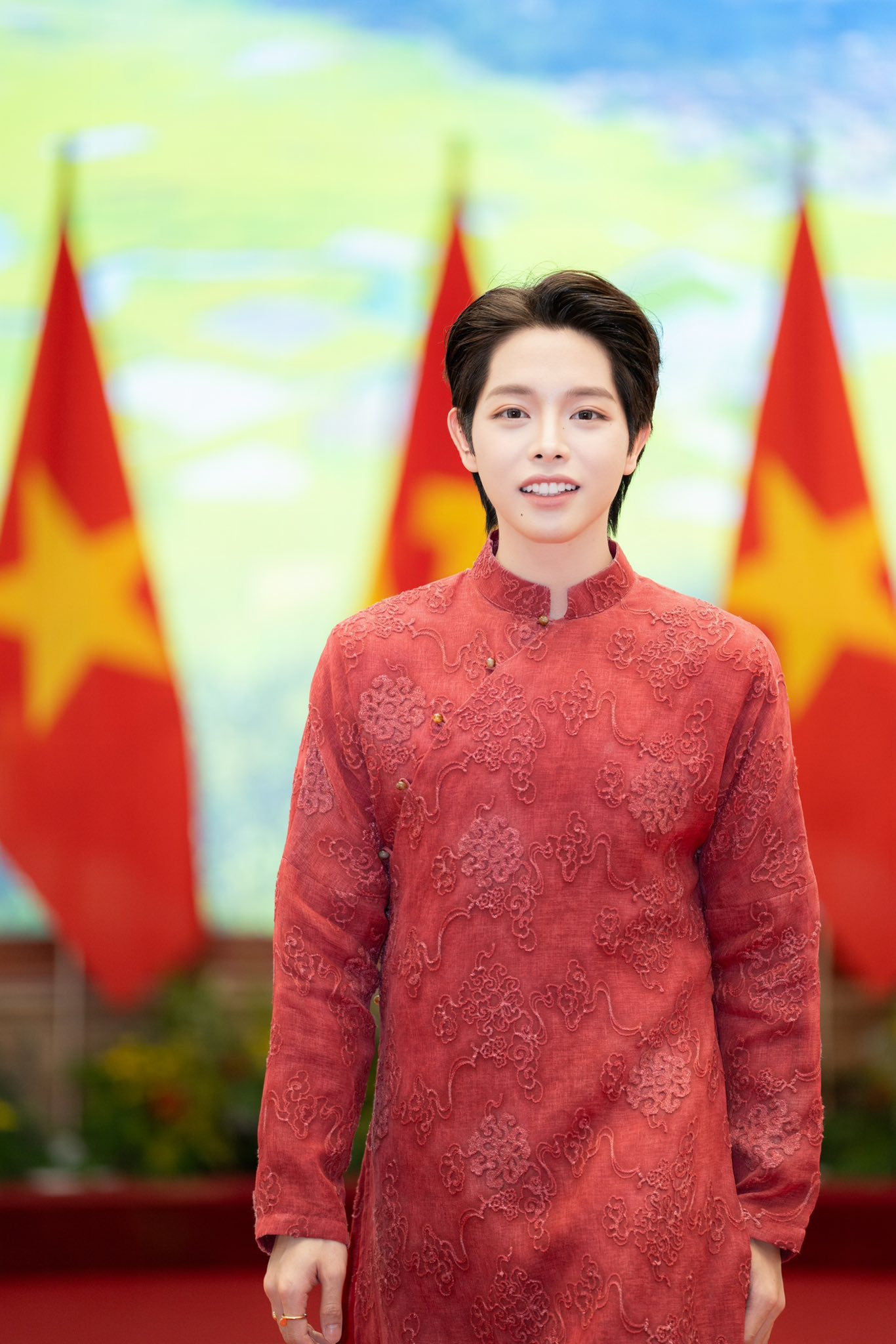 Nam ca sĩ Việt l&agrave; Qu&aacute;n qu&acirc;n quốc tế: Được Thủ tướng khen ngợi, li&ecirc;n tục tham dự sự kiện Ch&iacute;nh phủ- Ảnh 1.