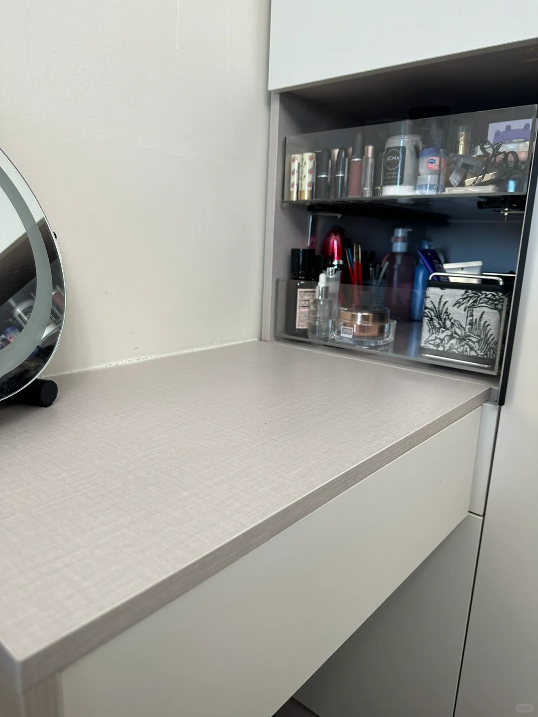 Tủ s&acirc;u, g&oacute;c chết, khe hẹp: Tất cả đều được &ldquo;hồi sinh&rdquo; chỉ nhờ ray trượt- Ảnh 3.