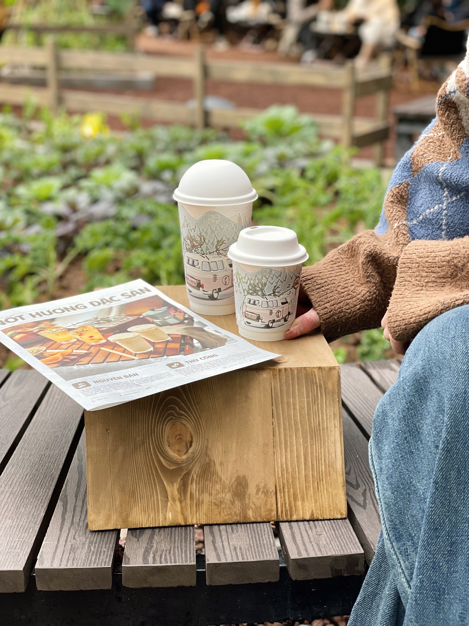 3 qu&aacute;n c&agrave; ph&ecirc; nằm gọn trong khu&ocirc;n vi&ecirc;n Bảo t&agrave;ng Hồ Ch&iacute; Minh, giới trẻ Thủ đ&ocirc; thi nhau truyền tai- Ảnh 7.