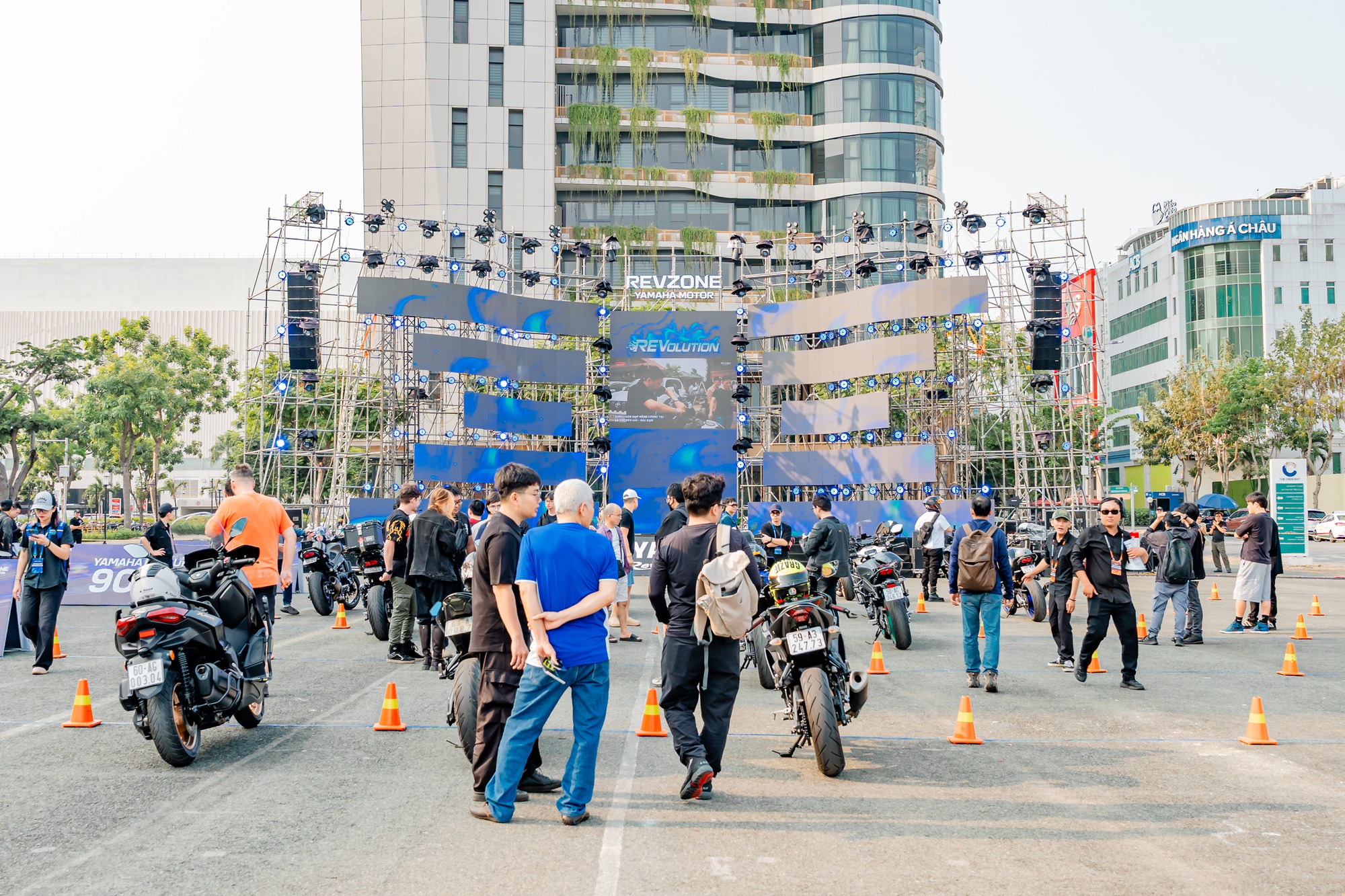 To&agrave;n cảnh sự kiện tri &acirc;n lớn nhất của Revzone Yamaha Motor &ndash; Yamaha YZF-R9 lần đầu ti&ecirc;n ra mắt tại Việt Nam- Ảnh 1.