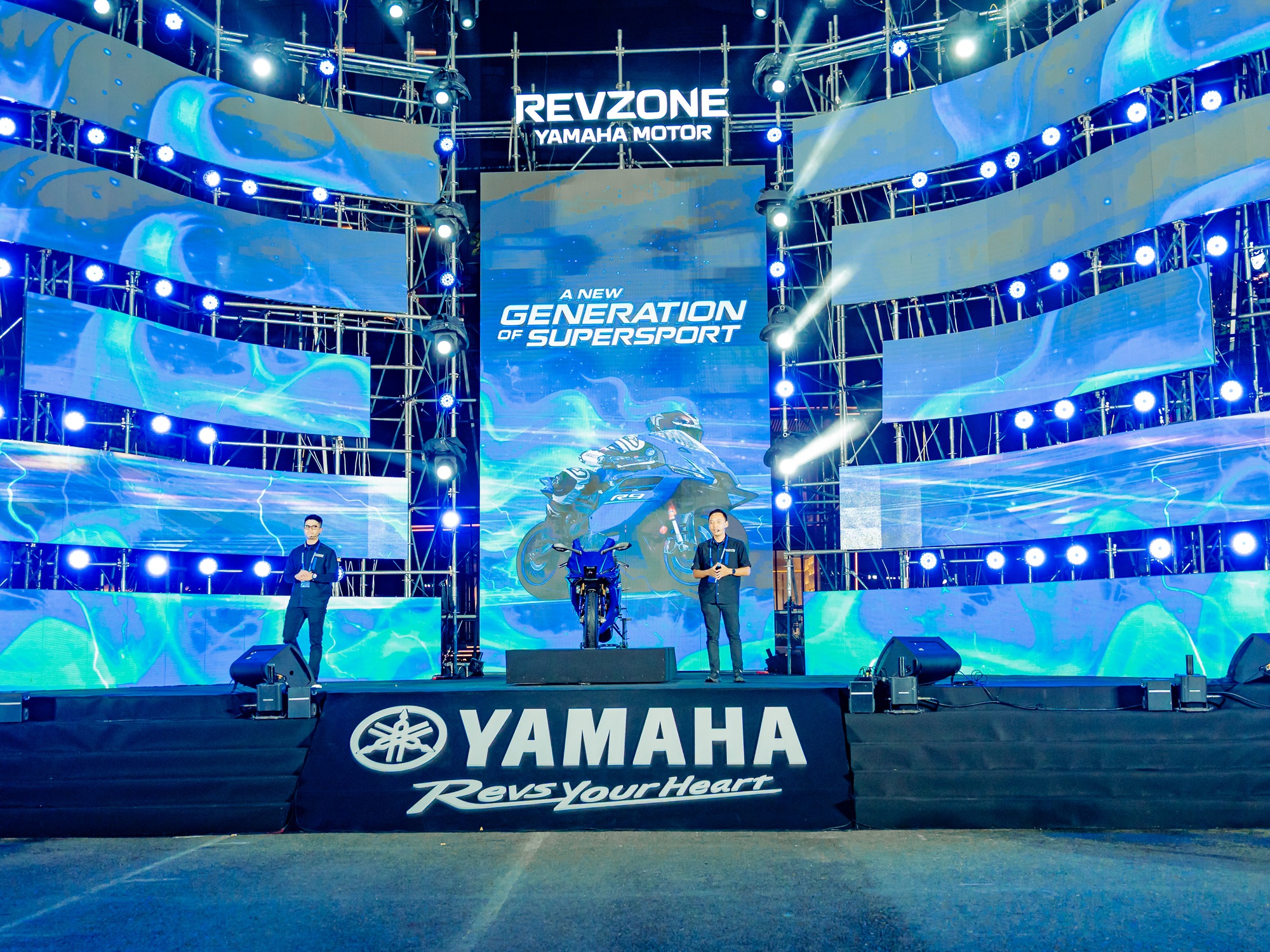 To&agrave;n cảnh sự kiện tri &acirc;n lớn nhất của Revzone Yamaha Motor &ndash; Yamaha YZF-R9 lần đầu ti&ecirc;n ra mắt tại Việt Nam- Ảnh 3.