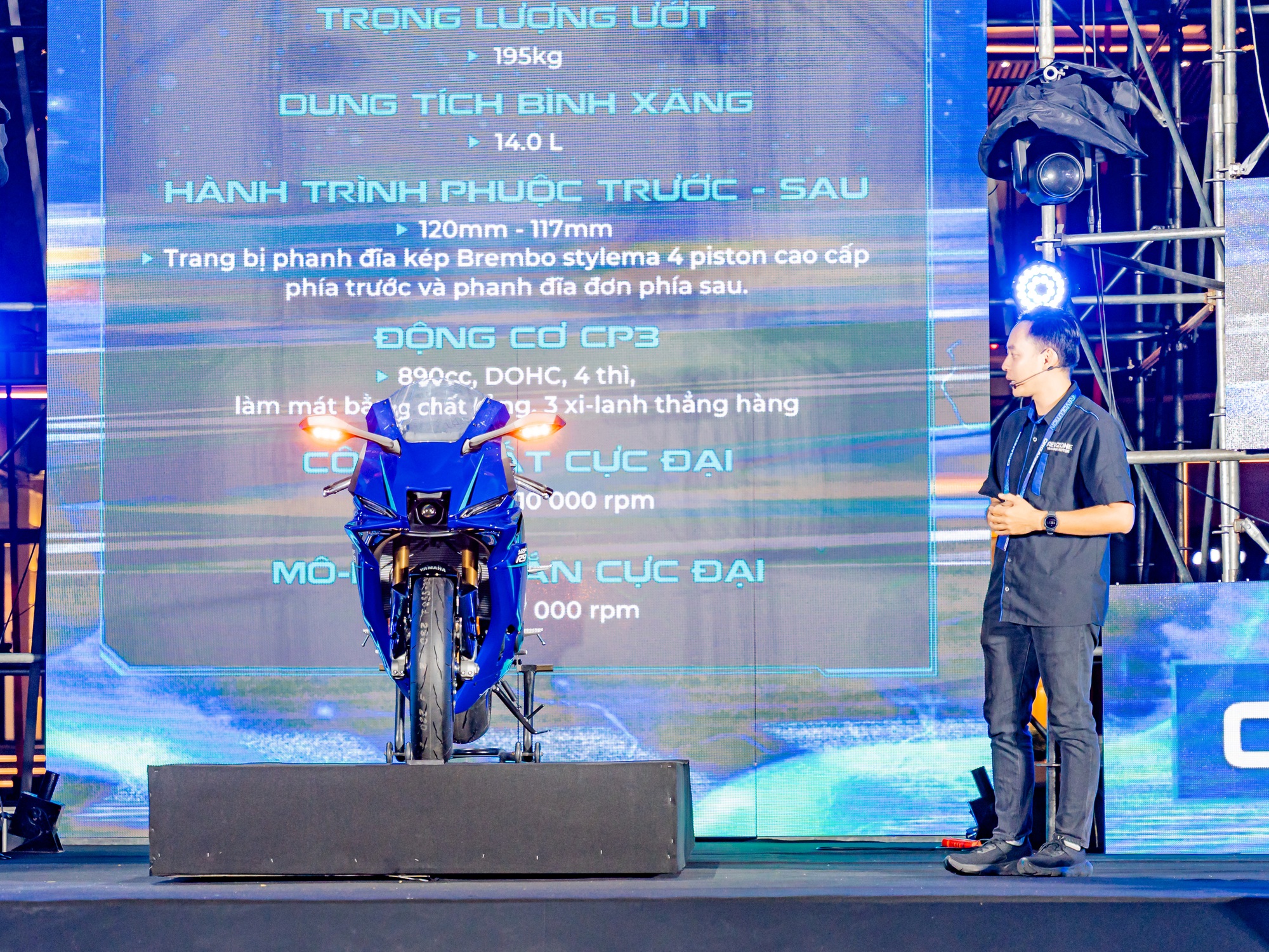 To&agrave;n cảnh sự kiện tri &acirc;n lớn nhất của Revzone Yamaha Motor &ndash; Yamaha YZF-R9 lần đầu ti&ecirc;n ra mắt tại Việt Nam- Ảnh 4.