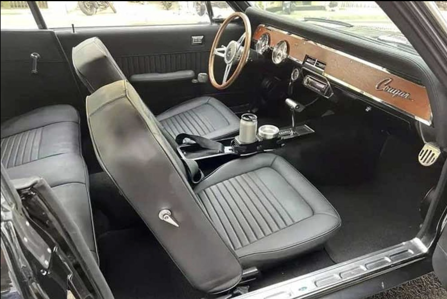 &Ocirc;ng Đặng L&ecirc; Nguy&ecirc;n Vũ cầm l&aacute;i &lsquo;h&agrave;ng hiếm&rsquo; Mercury Cougar 1968 xuống phố: Gần 60 năm tuổi vẫn chạy bốc, mảnh gh&eacute;p mới trong bộ sưu tập 4.000 tỷ đồng- Ảnh 4.