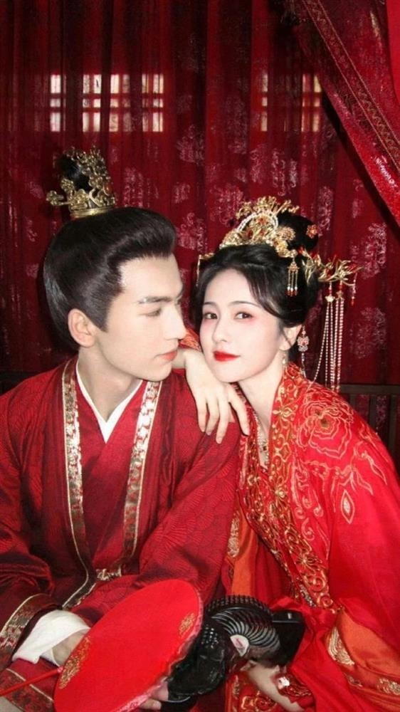 1 cặp trai xinh - g&aacute;i đẹp Cbiz uất nghẹn chia tay, nh&agrave; g&aacute;i được lệnh 