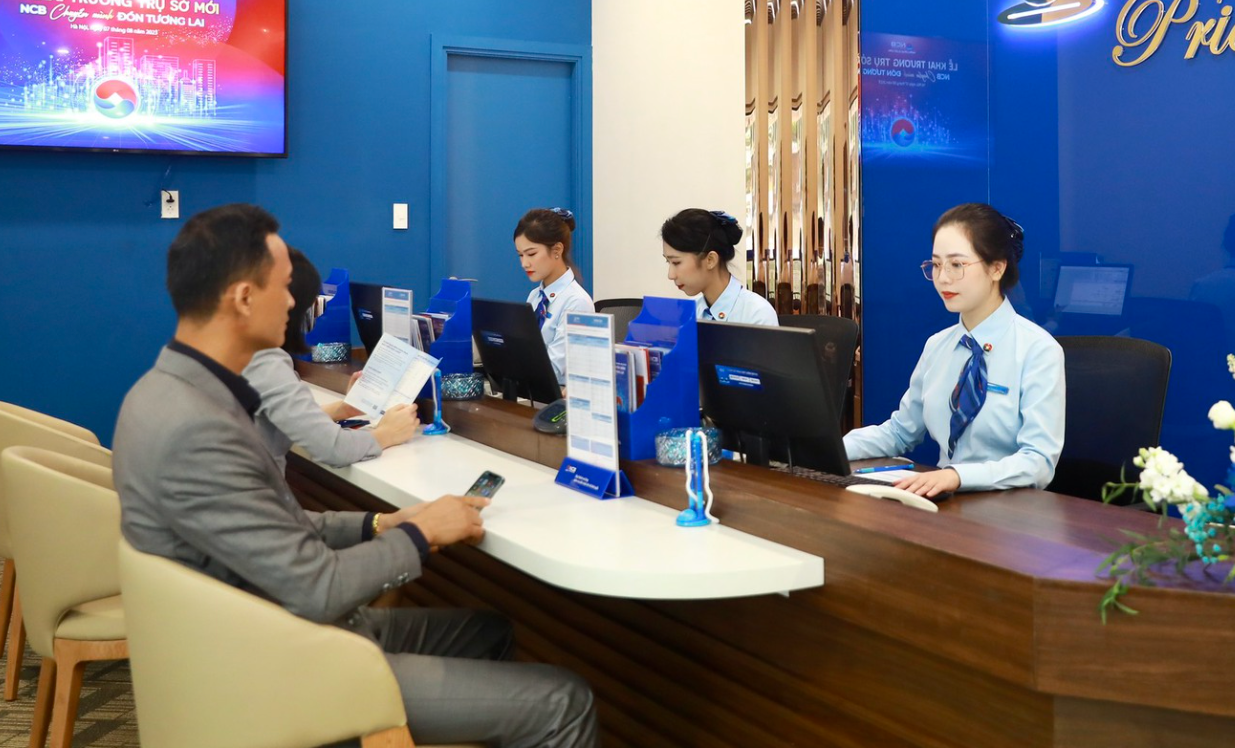 Ng&acirc;n h&agrave;ng đ&oacute;ng t&agrave;i khoản, ngừng to&agrave;n bộ giao dịch trong th&aacute;ng 1 với người d&ugrave;ng sau- Ảnh 1.