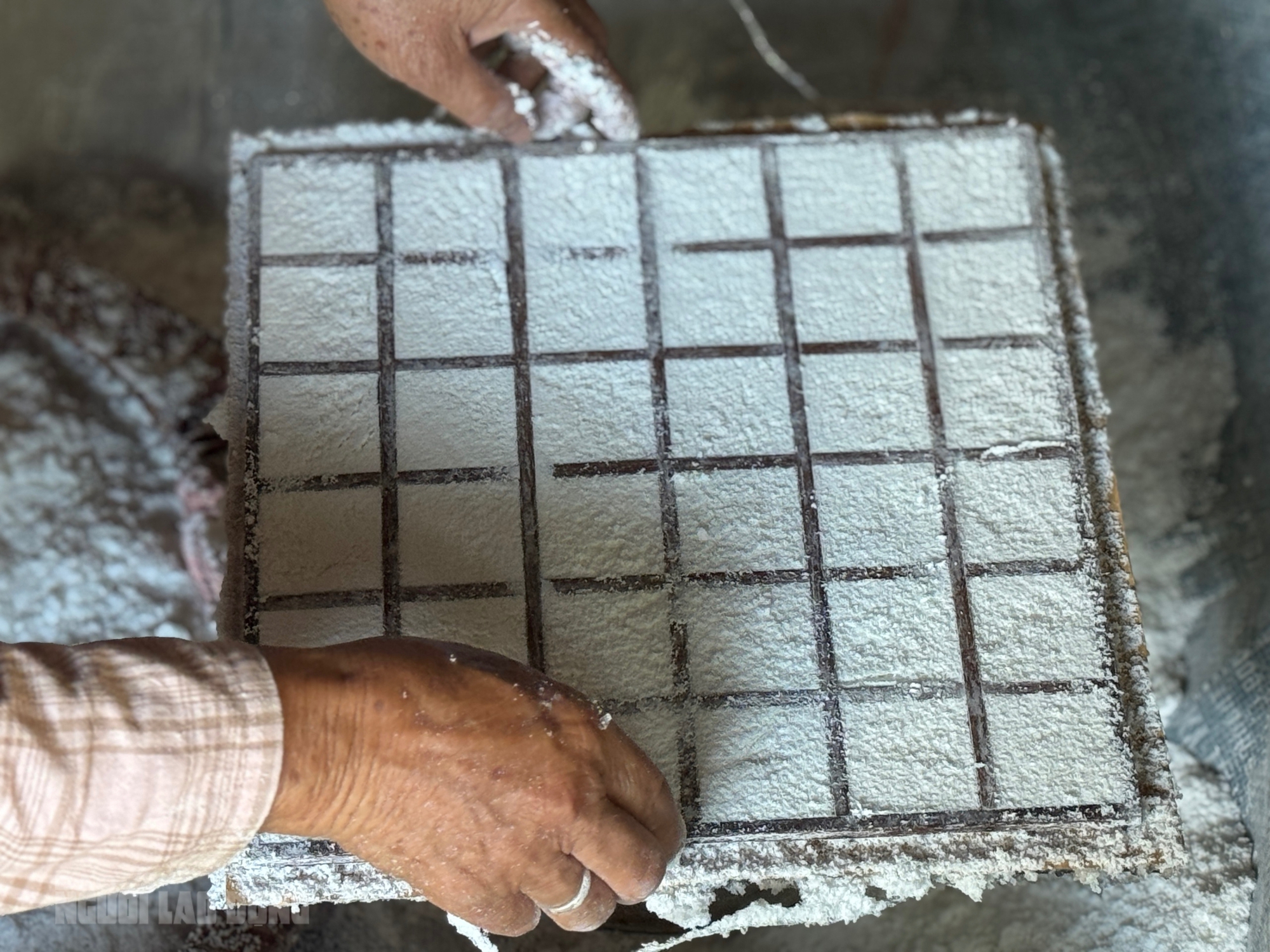 Người phụ nữ 66 tuổi giữ lửa b&aacute;nh kh&ocirc; m&egrave; Quan Ch&acirc;u- Ảnh 1.