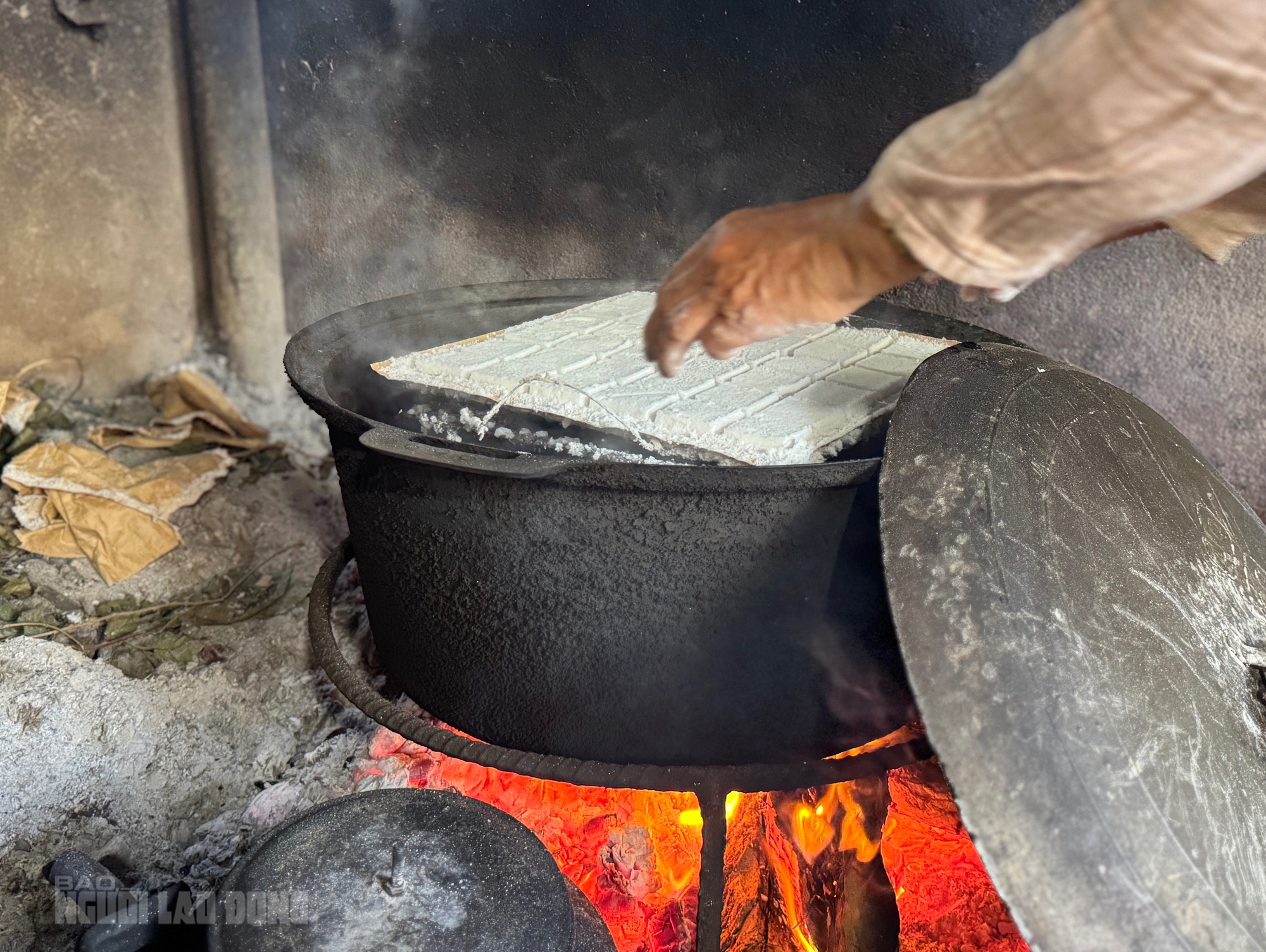 Người phụ nữ 66 tuổi giữ lửa b&aacute;nh kh&ocirc; m&egrave; Quan Ch&acirc;u- Ảnh 2.