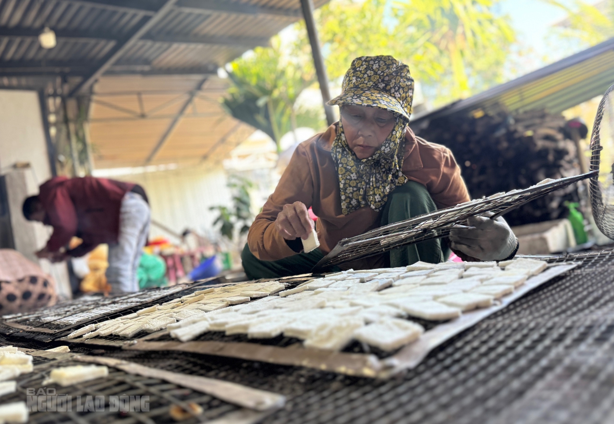 Người phụ nữ 66 tuổi giữ lửa b&aacute;nh kh&ocirc; m&egrave; Quan Ch&acirc;u- Ảnh 3.