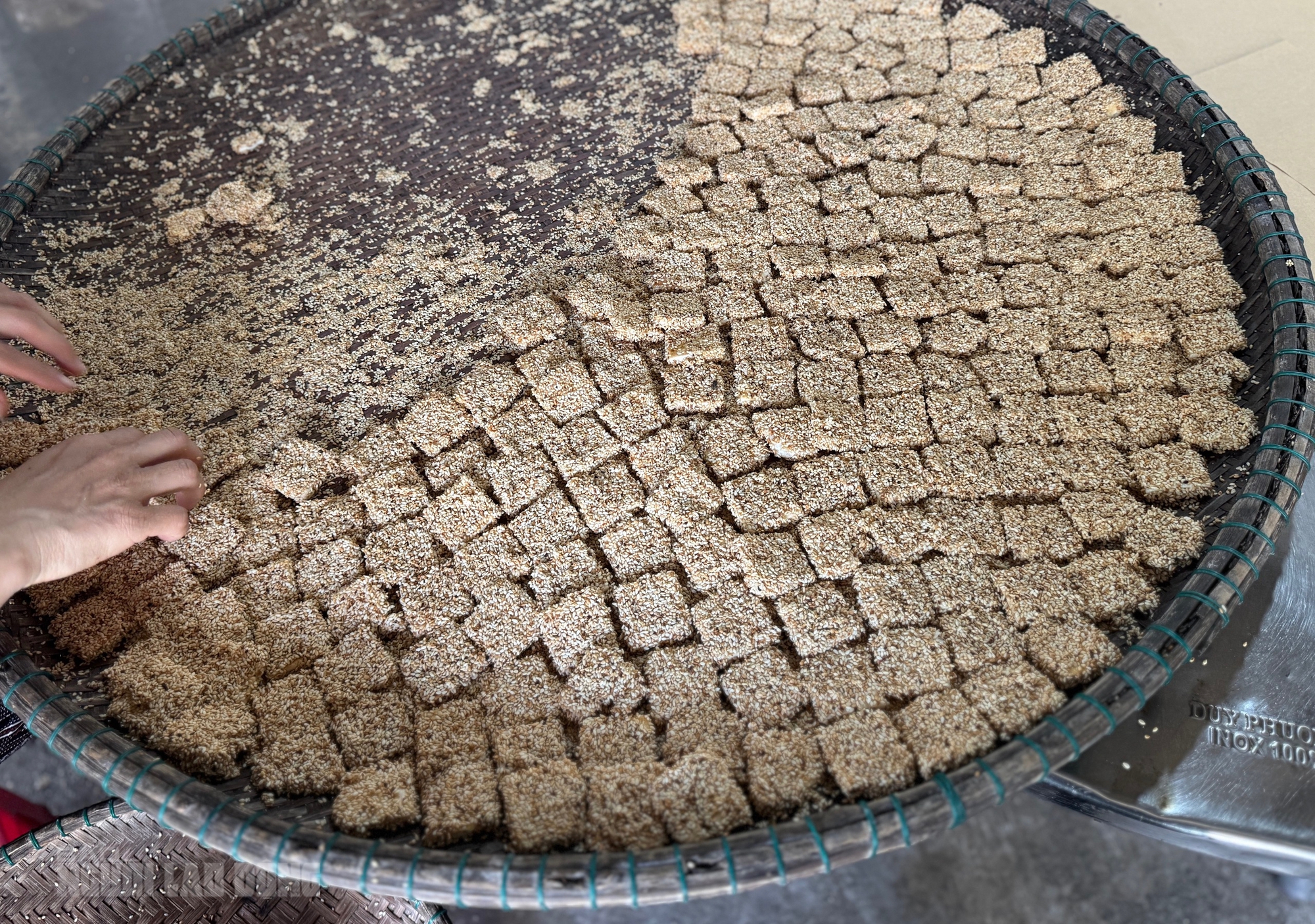 Người phụ nữ 66 tuổi giữ lửa b&aacute;nh kh&ocirc; m&egrave; Quan Ch&acirc;u- Ảnh 6.