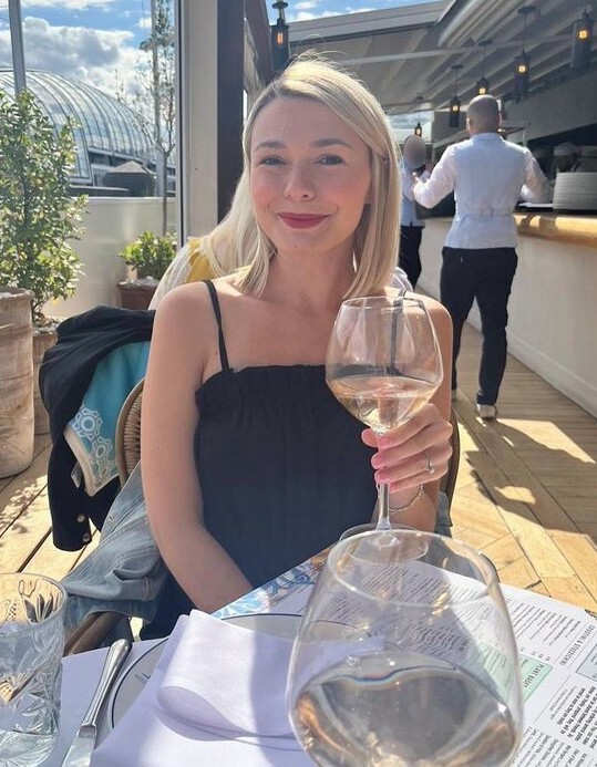 28 tuổi nhận chẩn đo&aacute;n ung thư &ldquo;chết người&rdquo;, người phụ nữ nhớ lại: 1 dấu hiệu đ&atilde; xuất hiện l&uacute;c uống rượu- Ảnh 1.