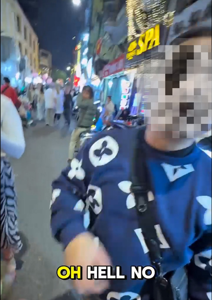 Xử phạt người chèo kéo du khách nước ngoài sử dụng ma túy ở phố cổ Hà Nội- Ảnh 1.