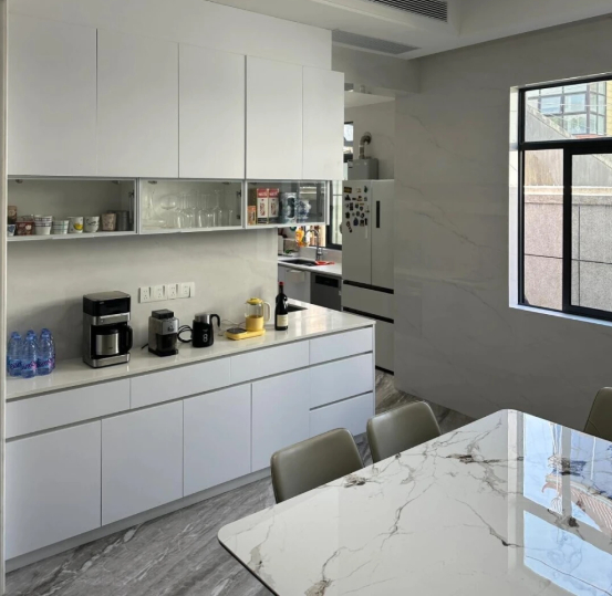 Căn nh&agrave; 120m2 bố tr&iacute; th&ocirc;ng minh vừa hiện đại vừa linh hoạt, gần gũi thi&ecirc;n nhi&ecirc;n: &ldquo;Cuộc sống trong biệt thự cũng chỉ đến thế m&agrave; th&ocirc;i&rdquo;- Ảnh 2.