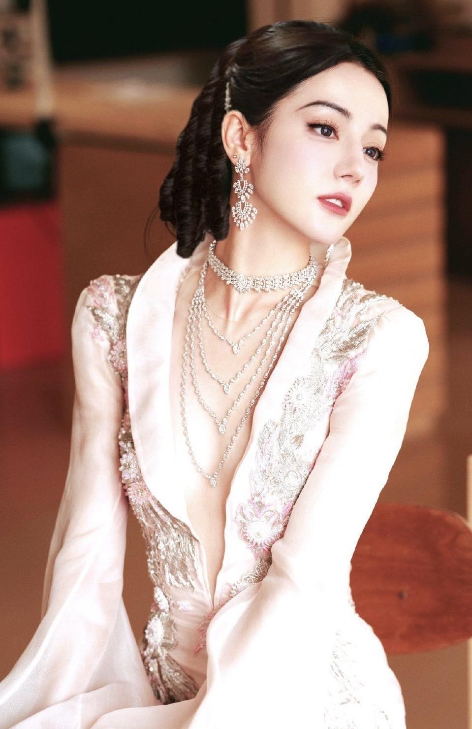 Sức &eacute;p showbiz đ&atilde; khiến hội mỹ nh&acirc;n đẹp 