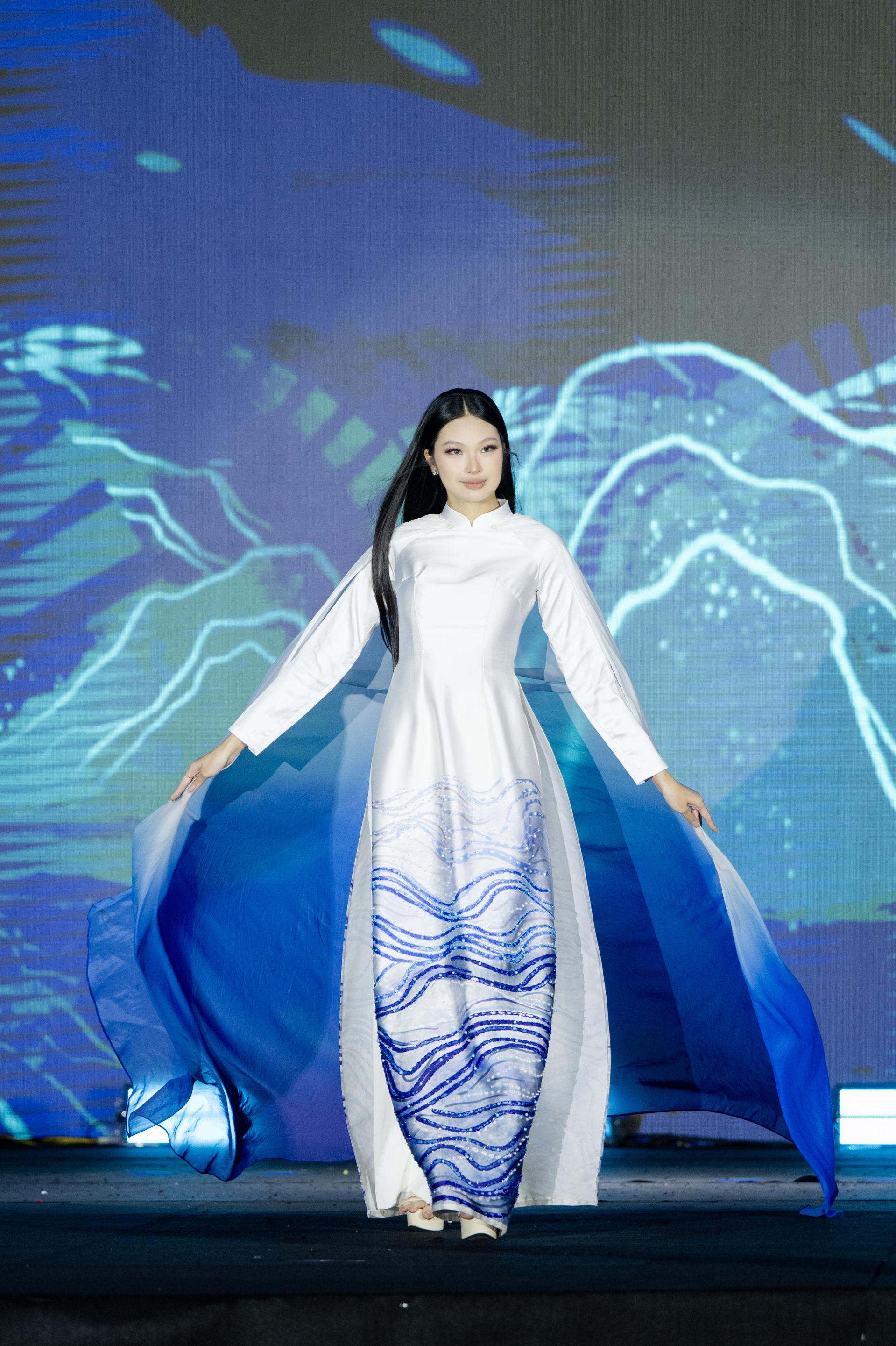 Đ&atilde; t&igrave;m ra nữ sinh xinh nhất Ngoại thương: Hoa hậu tương lai đ&acirc;y rồi!- Ảnh 5.