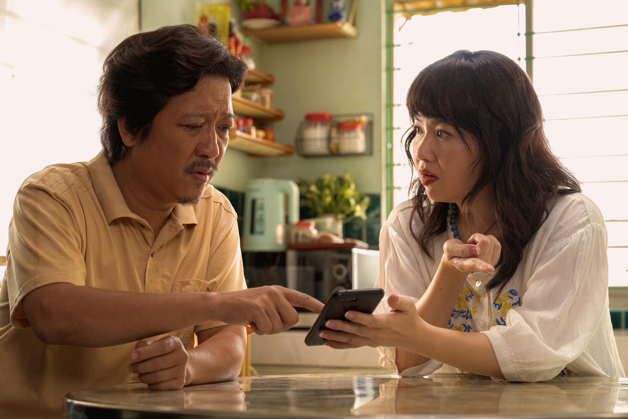 Nh&igrave;n nam ch&iacute;nh phim Tết của Trường Giang m&agrave; muốn lấy chồng ngay qu&aacute;, visual đỉnh của đỉnh m&agrave;i ra ăn cả đời kh&ocirc;ng hết- Ảnh 5.