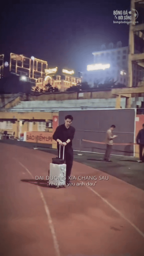 Rời s&acirc;n cỏ, Đ&igrave;nh Bắc c&oacute; giao diện boy phố tr&ocirc;ng được phết!- Ảnh 6.