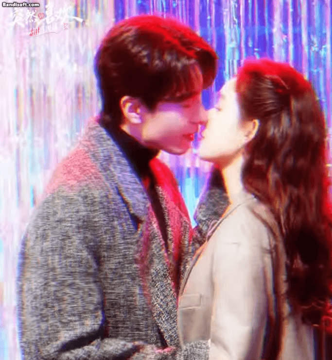 Bắt gặp cặp đôi ngôn tình vô tư thân mật giữa chốn đông người: Nhà gái đẹp phát sáng, nhà trai là đệ nhất tổng tài- Ảnh 3.