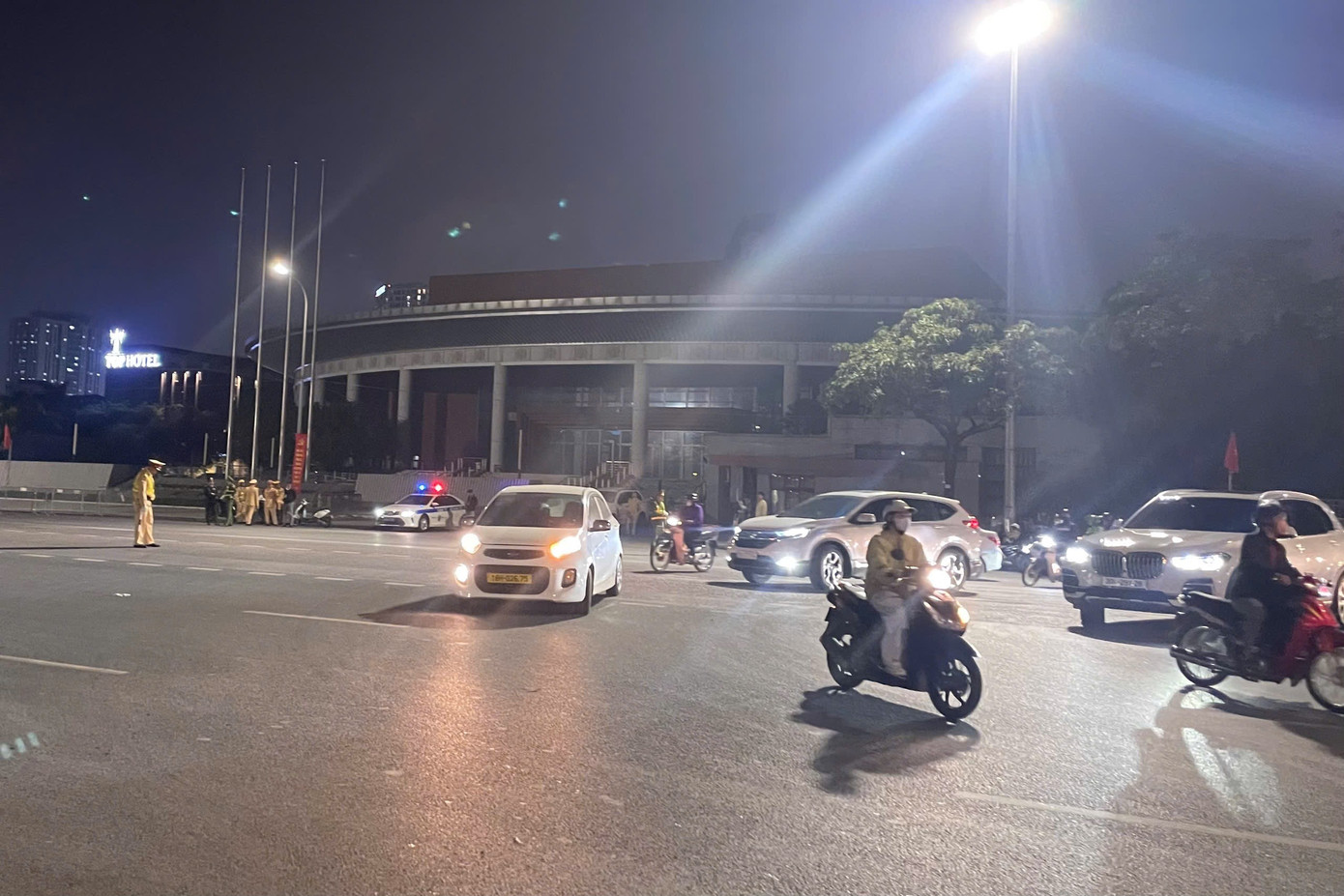 Sơ duyệt m&agrave;n ph&aacute;o hoa nghệ thuật quy m&ocirc; lớn tại H&agrave; Nội- Ảnh 6.