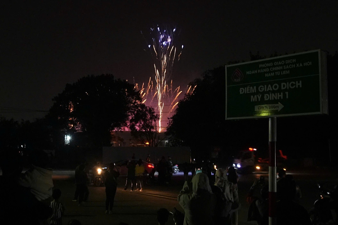 Sơ duyệt m&agrave;n ph&aacute;o hoa nghệ thuật quy m&ocirc; lớn tại H&agrave; Nội- Ảnh 10.